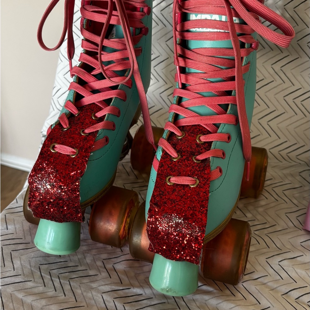 Impala Aqua Roller Skates with Protective Gear - Picture 2 of 12